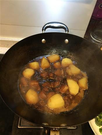 红烧肉炖土豆的做法步骤1