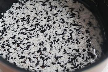 米面新煮意-紫糯米卷的做法步骤1