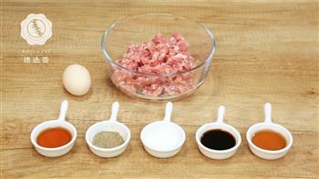肉饼蒸蛋—迷迭香的做法步骤1