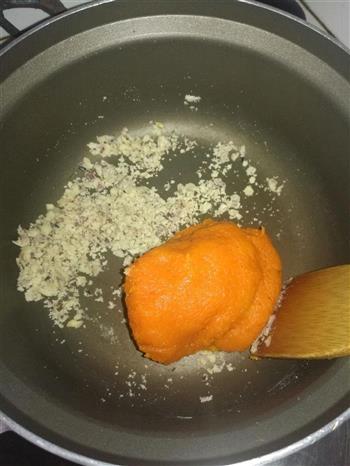 韭菜鸡蛋饼+南瓜奶汤的做法图解8