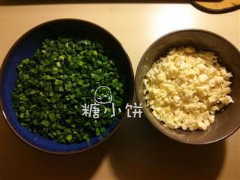 韭菜鸡蛋水煎饺的做法步骤1