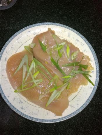 馒头鸡肉堡+胡萝卜人参果甜汤的做法步骤4