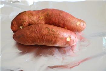 坤博砂锅烤红薯的做法步骤1