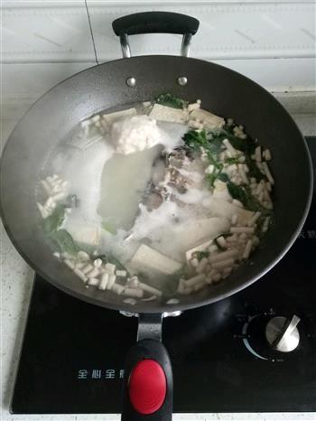 菠菜，鲫鱼，豆腐汤的做法图解5