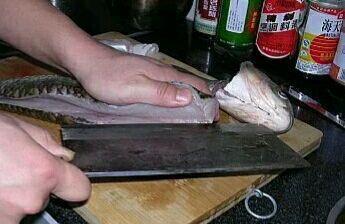 水煮鱼的鱼切片的做法步骤4