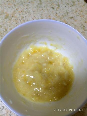 宝宝营养食谱-香蕉鸡蛋饼配玉米粥的做法步骤1