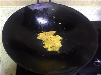 雪菜鸡蛋炒饭的做法步骤1
