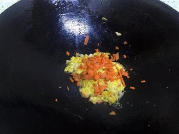 雪菜鸡蛋炒饭的做法步骤2