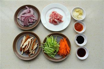 芹菜香干肉丝的做法步骤1