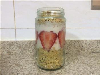 酸奶草莓木糠杯的做法步骤9
