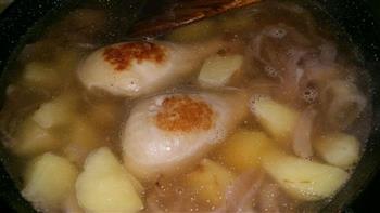 香煎洋葱土豆焖鸡腿的做法图解2