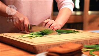 韭菜炒香干—迷迭香的做法步骤1