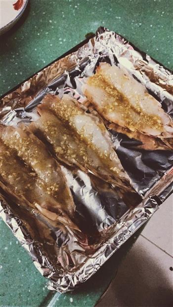 蒜蓉芝士焗大虾的做法步骤2
