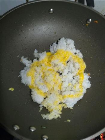 黄金蛋炒饭的做法步骤3