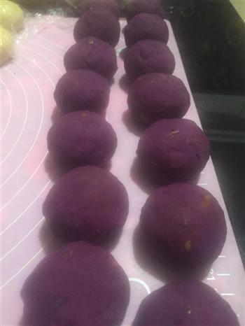 紫薯蛋黄酥的做法步骤7