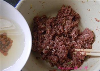 北京牛肉馅烫面蒸饺的做法步骤4
