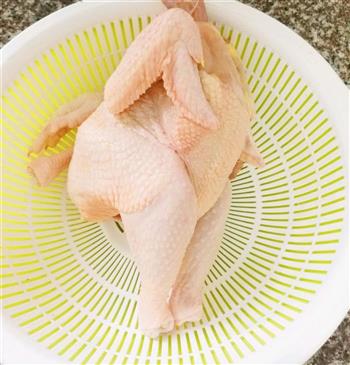 坤博砂锅盐焗鸡的做法图解1