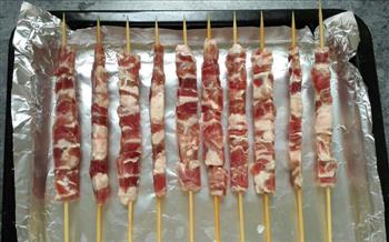 烤羊肉串-想吃到真正的羊肉，还得自己在家撸串的做法步骤5