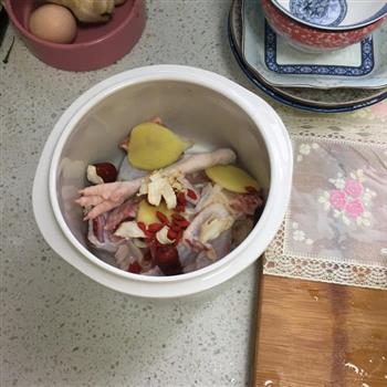 花旗参姬松茸鸡汤的做法步骤4