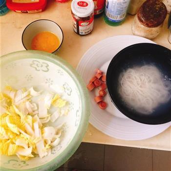 火腿鸡蛋炒米线的做法步骤4