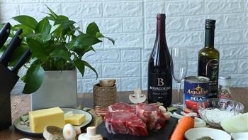 勃艮第红酒炖牛肉的做法步骤1