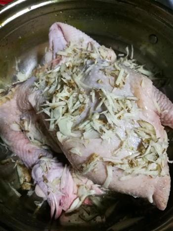吹水牌沙姜盐焗鸡的做法步骤1