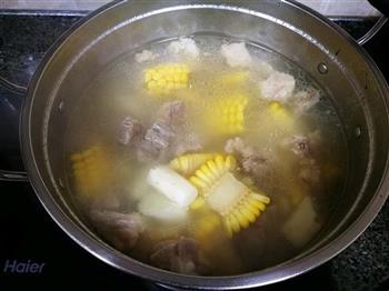 山药玉米排骨汤的做法步骤6