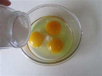 蒜苗炒鸡蛋的做法图解2