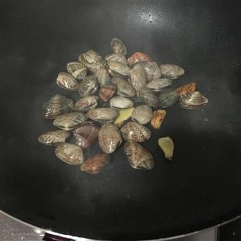 豆腐花蛤汤的做法步骤2