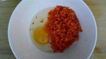 胡萝卜鸡蛋馒头片的做法步骤2