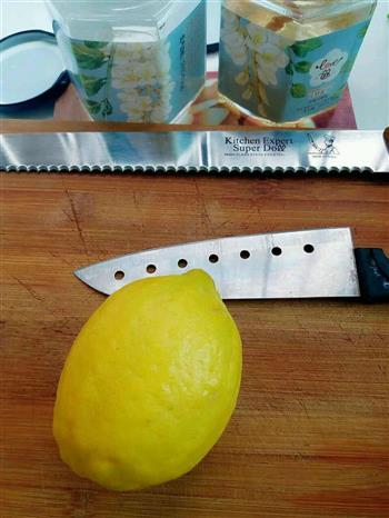 自制柠檬蜂蜜水的做法步骤1