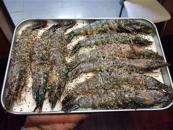黑椒海盐烤大虾的做法步骤1