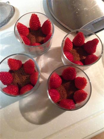 草莓酸奶慕斯的做法步骤5