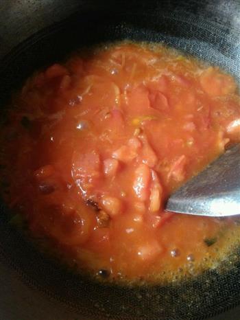 超美味肥牛金针菇番茄面的做法步骤3