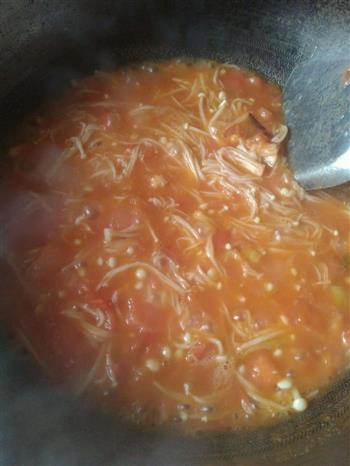 超美味肥牛金针菇番茄面的做法步骤4