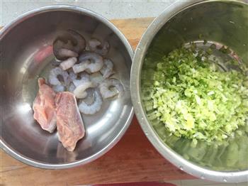 芹菜虾仁鲜肉小馄饨的做法步骤1