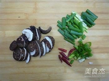 香菇烧豆腐角的做法步骤5