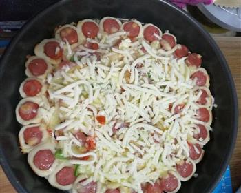 火腿烤肠花边披萨的做法步骤11