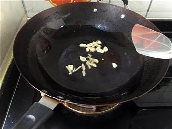 青豆炒黑椒牛肉粒的做法步骤3