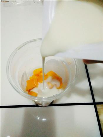 芒果沙拉-芒果酸奶杯的做法图解4