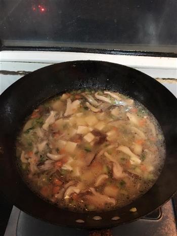 蘑菇鲜汤的做法步骤7