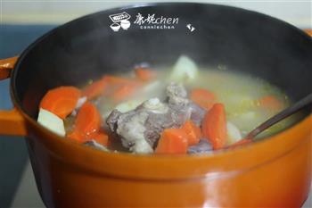 胡萝卜土豆牛骨汤的做法步骤7