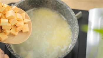 银鱼蛋卷 & 红薯小米粥的做法图解3