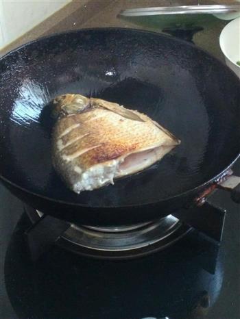 红烧鲈鱼的做法步骤1