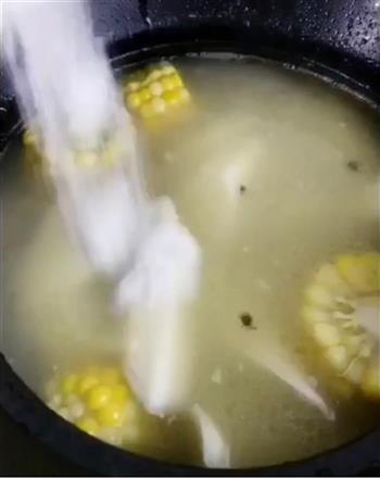 山药玉米排骨汤的做法图解8