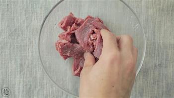 菌菇牛肉煲的做法步骤3