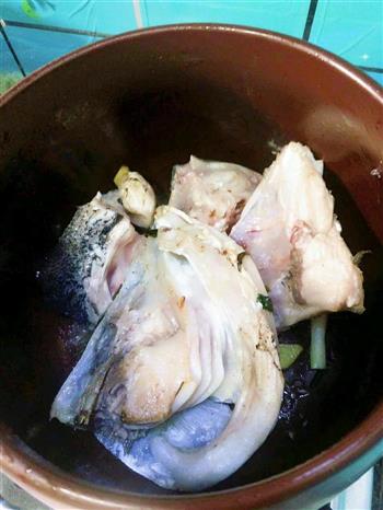 砂锅鱼头豆腐汤的做法图解3