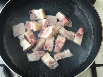 鹌鹑蛋红烧肉的做法步骤2