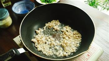 一道被称为下饭神器的菜-鸡米芽菜的做法步骤4
