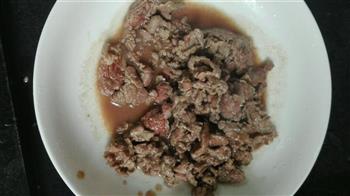 芹菜炒牛肉的做法步骤3